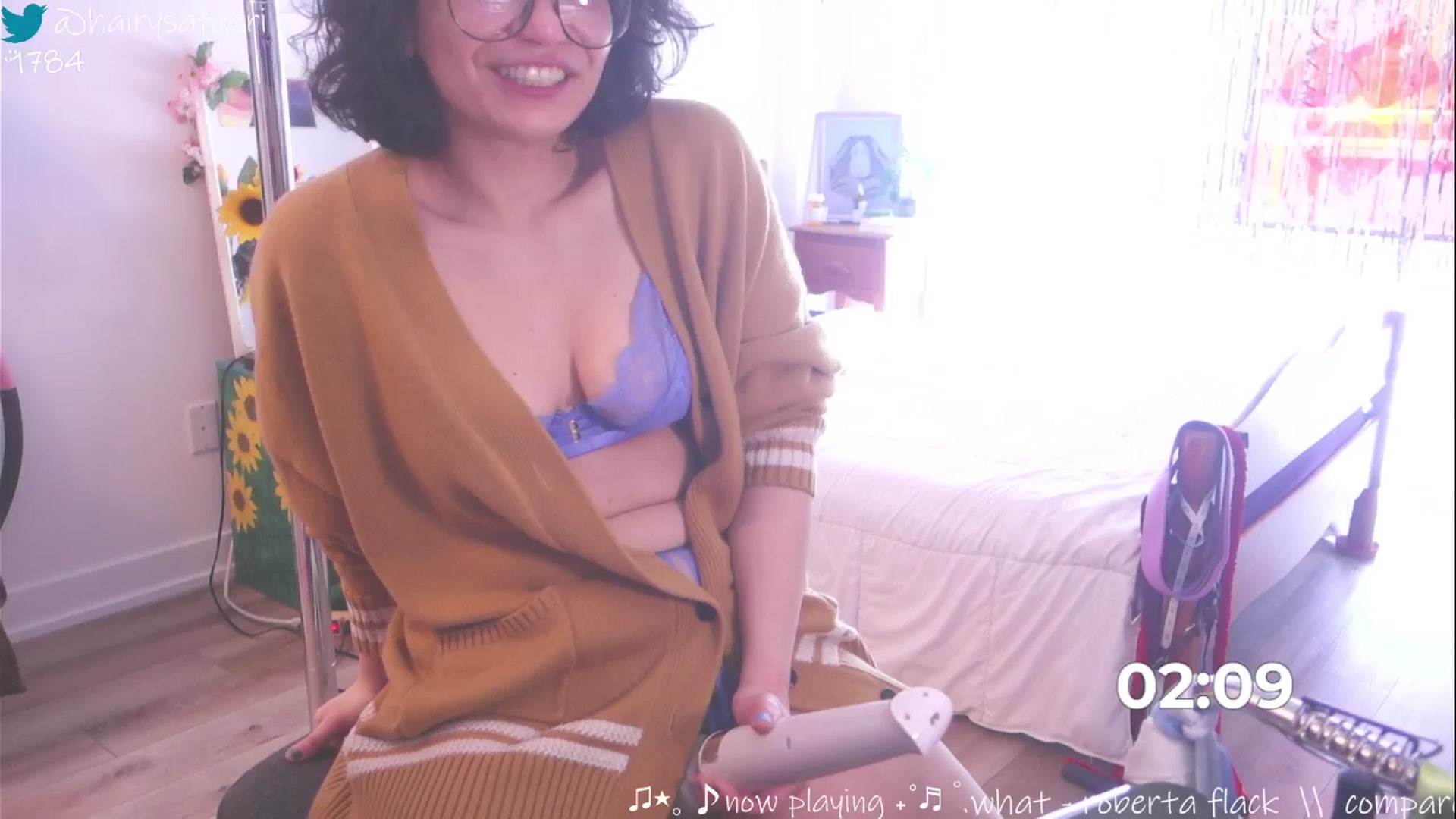 Gallery image thumbnail from HairySafaeri's myfreecams stream on, 04/03/2025, 18:21 image 15 of 20