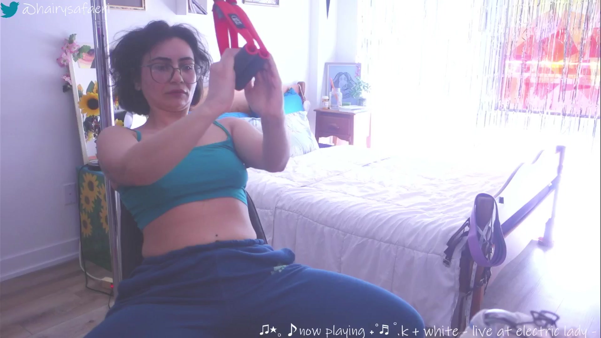Gallery image thumbnail from HairySafaeri's myfreecams stream on, 04/08/2025, 15:48 image 8 of 20