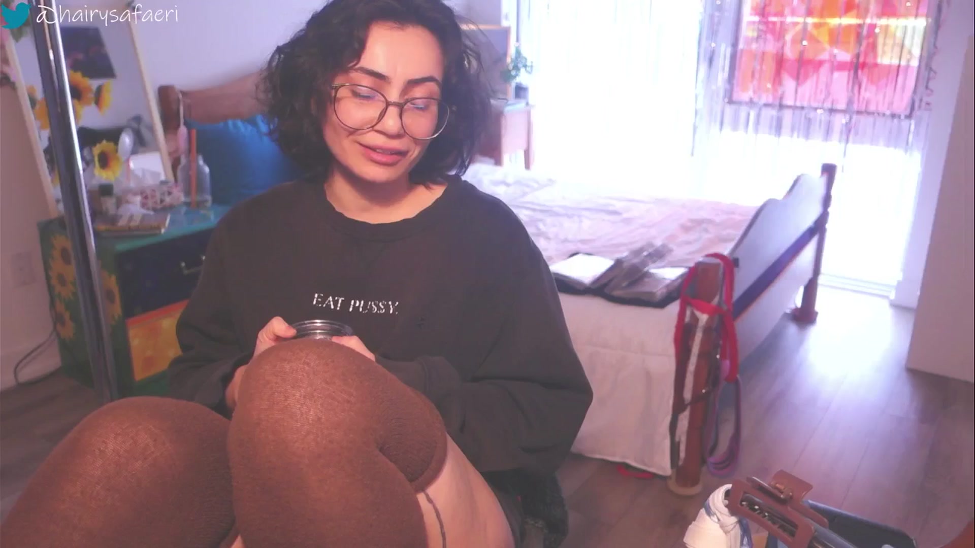 Gallery image thumbnail from HairySafaeri's myfreecams stream on, 04/16/2025, 15:09 image 11 of 20