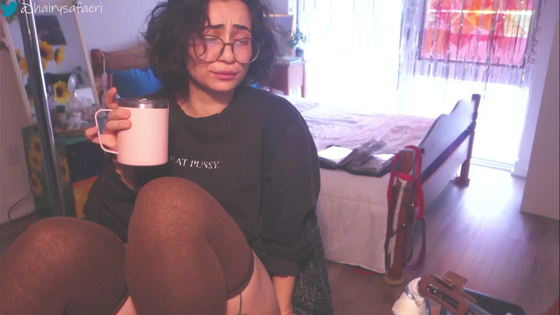 Gallery image thumbnail from HairySafaeri's myfreecams stream on, 04/16/2025, 15:09 image 7 of 20