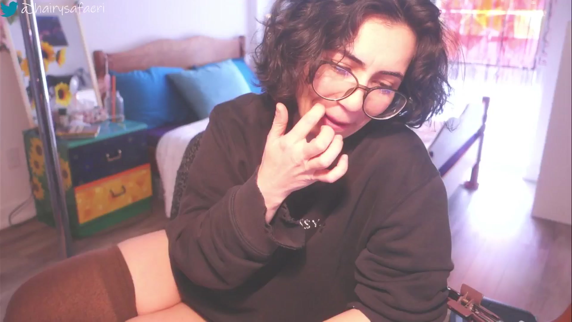 Gallery image thumbnail from HairySafaeri's myfreecams stream on, 04/16/2025, 15:09 image 16 of 20