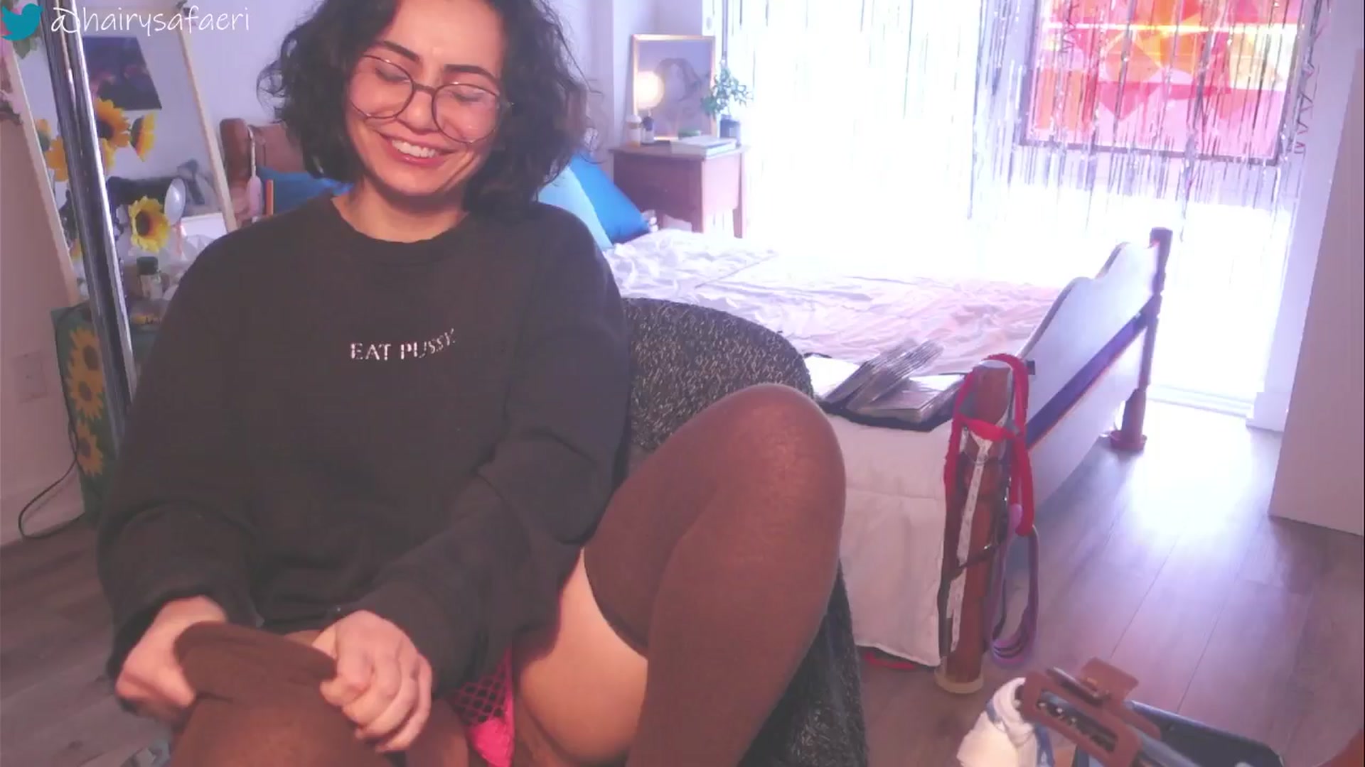 Gallery image thumbnail from HairySafaeri's myfreecams stream on, 04/16/2025, 15:09 image 12 of 20