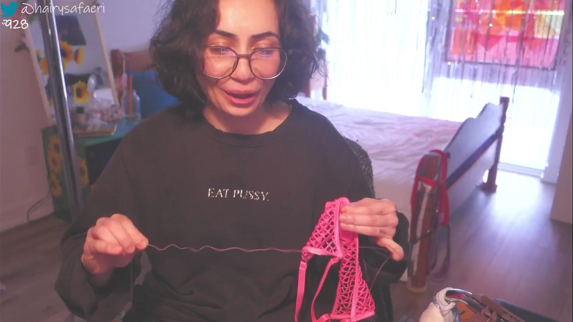 Gallery image thumbnail from HairySafaeri's myfreecams stream on, 04/16/2025, 16:45 image 13 of 20