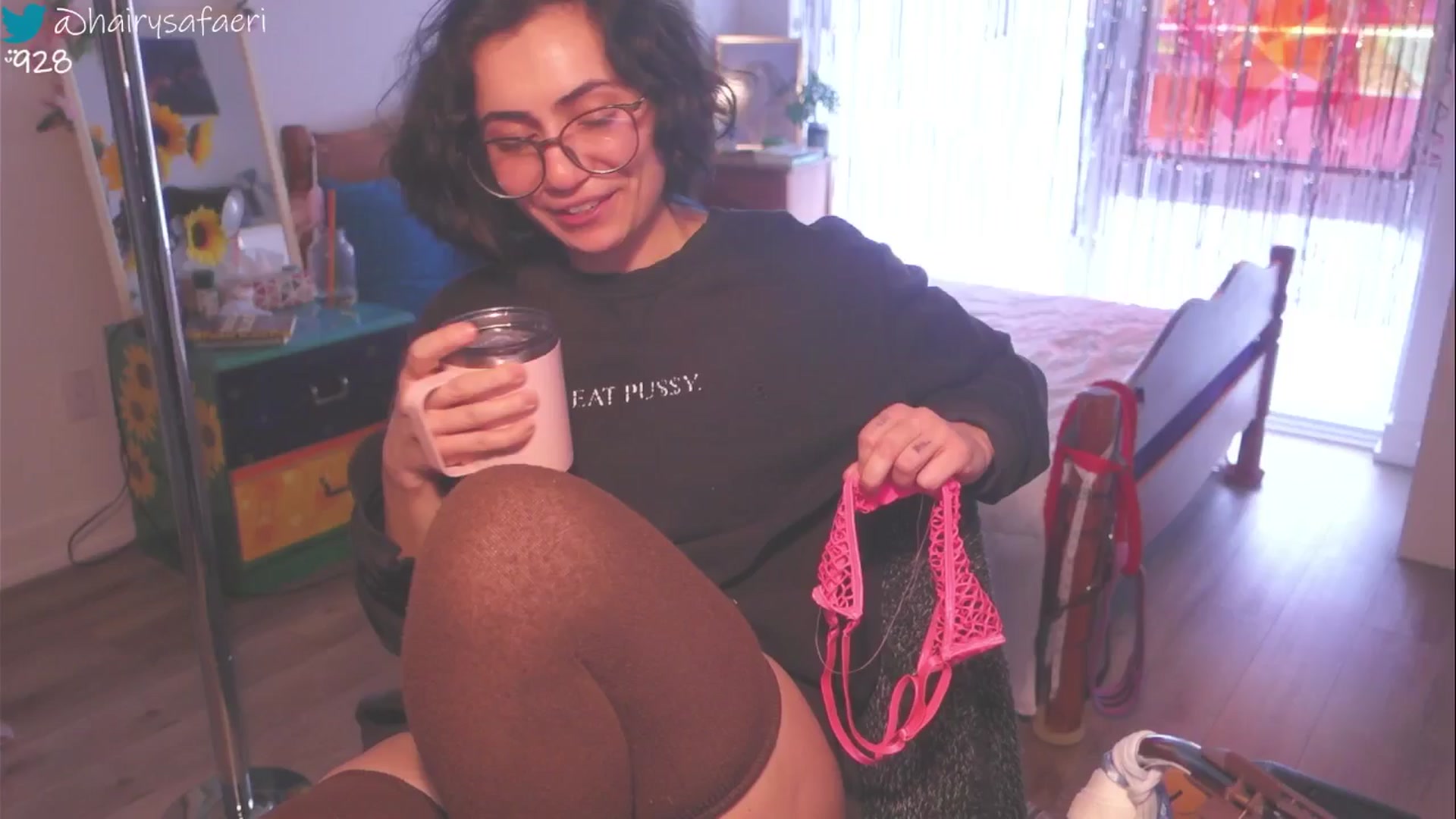 Gallery image thumbnail from HairySafaeri's myfreecams stream on, 04/16/2025, 16:45 image 11 of 20