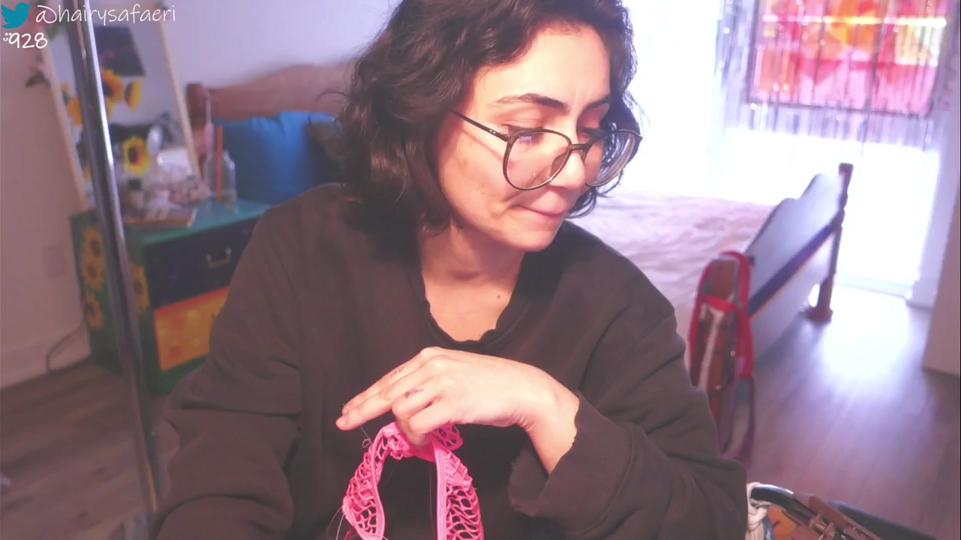 Gallery image thumbnail from HairySafaeri's myfreecams stream on, 04/16/2025, 16:45 image 10 of 20