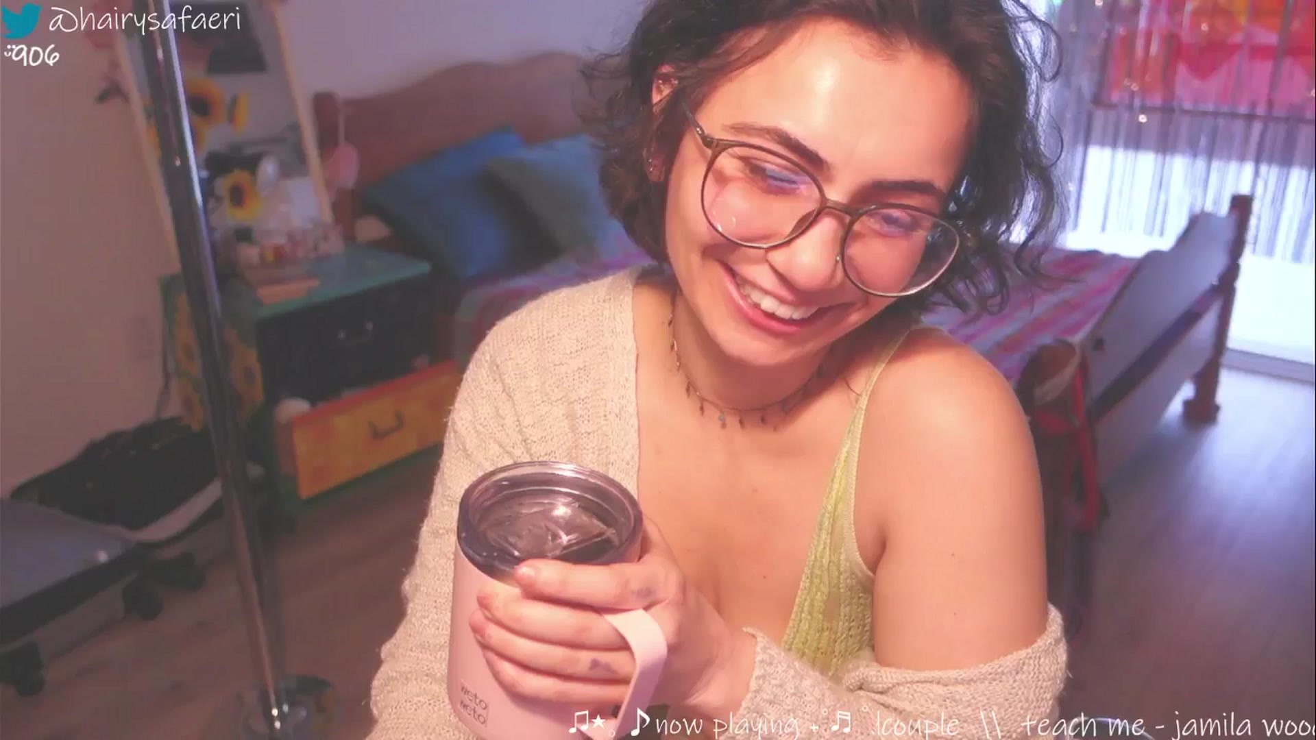 Gallery image thumbnail from HairySafaeri's myfreecams stream on, 04/21/2025, 22:34 image 4 of 20