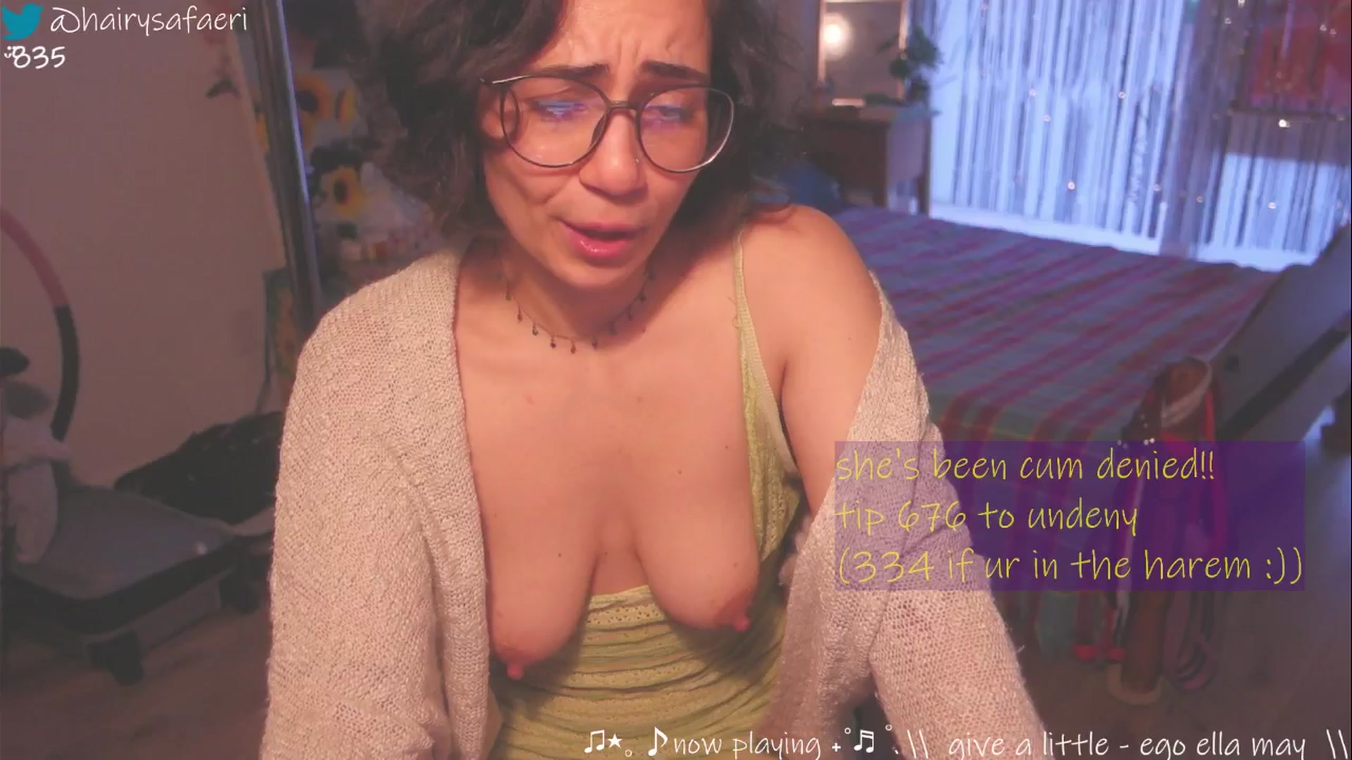 Gallery image thumbnail from HairySafaeri's myfreecams stream on, 04/21/2025, 23:30 image 13 of 20