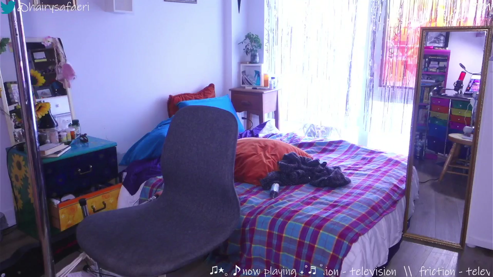 Gallery image thumbnail from HairySafaeri's myfreecams stream on, 08/15/2025, 24:15 image 16 of 20