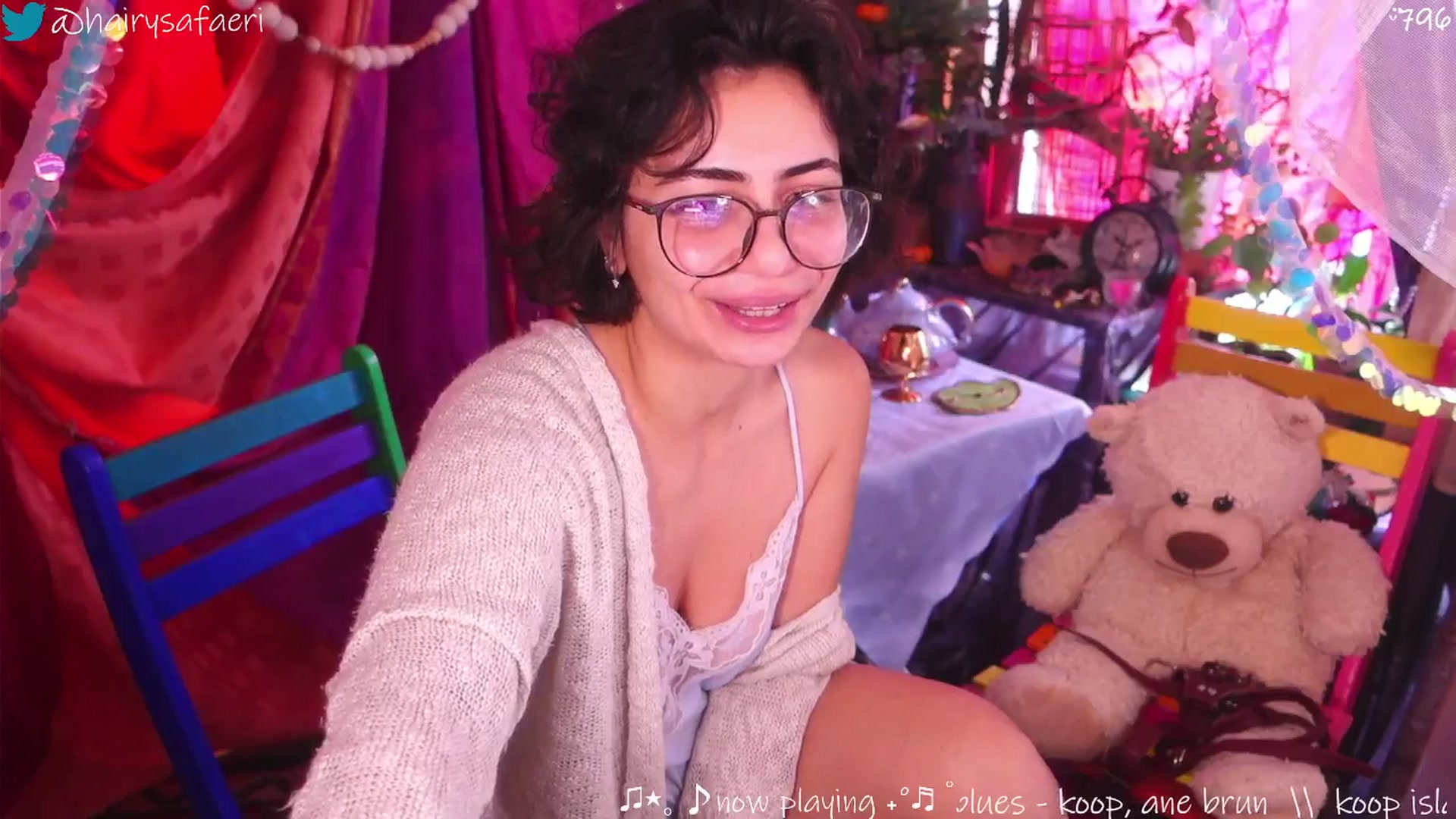 Gallery image thumbnail from HairySafaeri's myfreecams stream on, 09/24/2025, 14:53 image 10 of 20