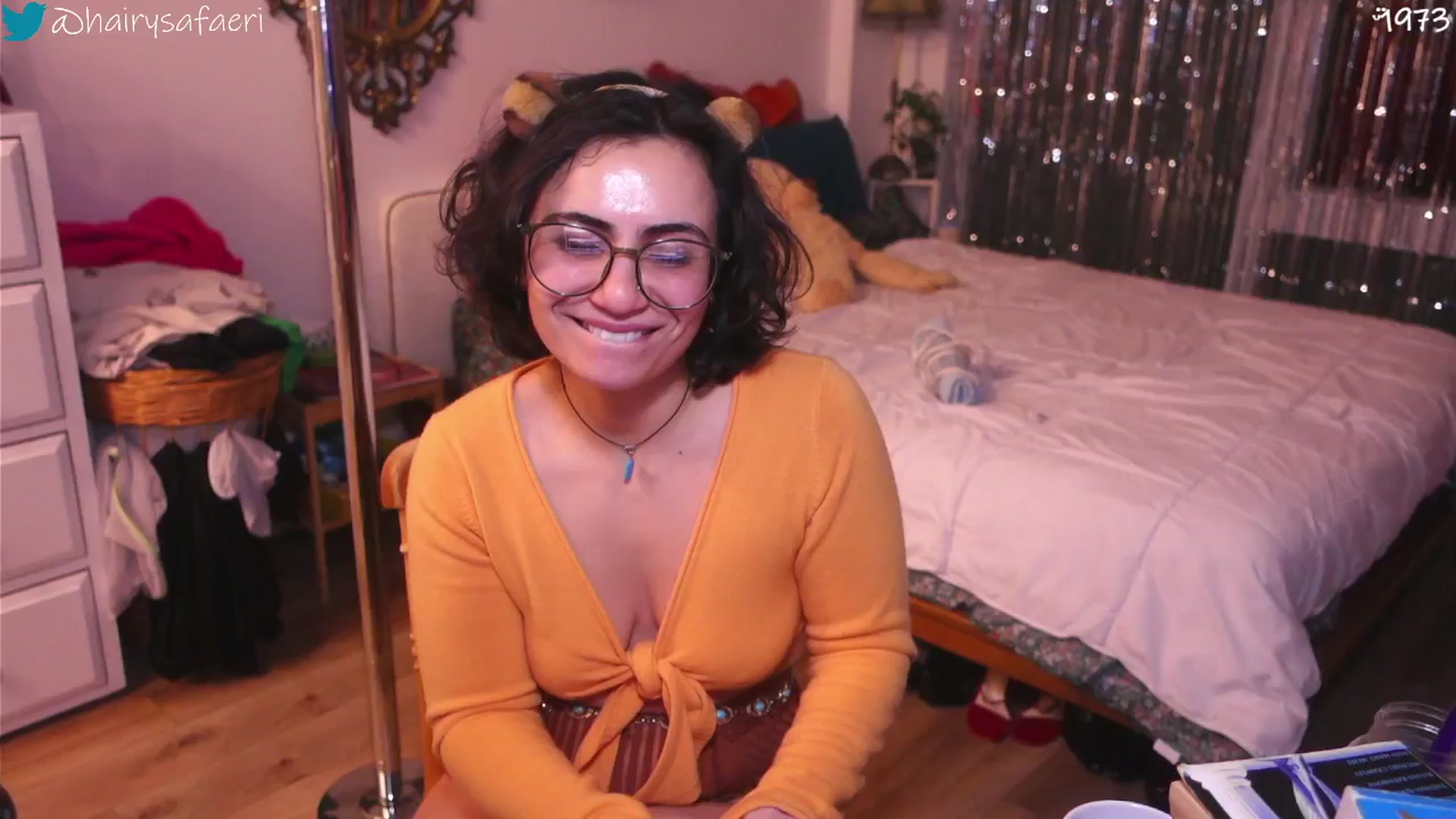 Gallery image thumbnail from HairySafaeri's myfreecams stream on, 12/08/2025, 23:27 image 4 of 20