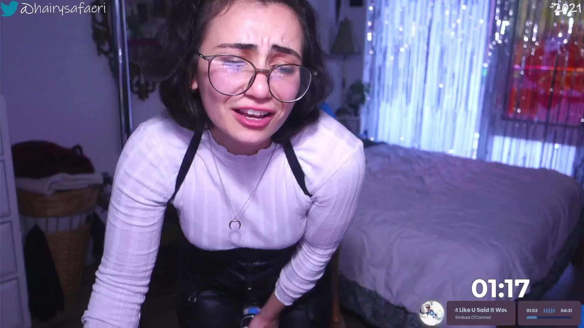 Gallery image thumbnail from HairySafaeri's myfreecams stream on, 12/12/2025, 21:13 image 9 of 20