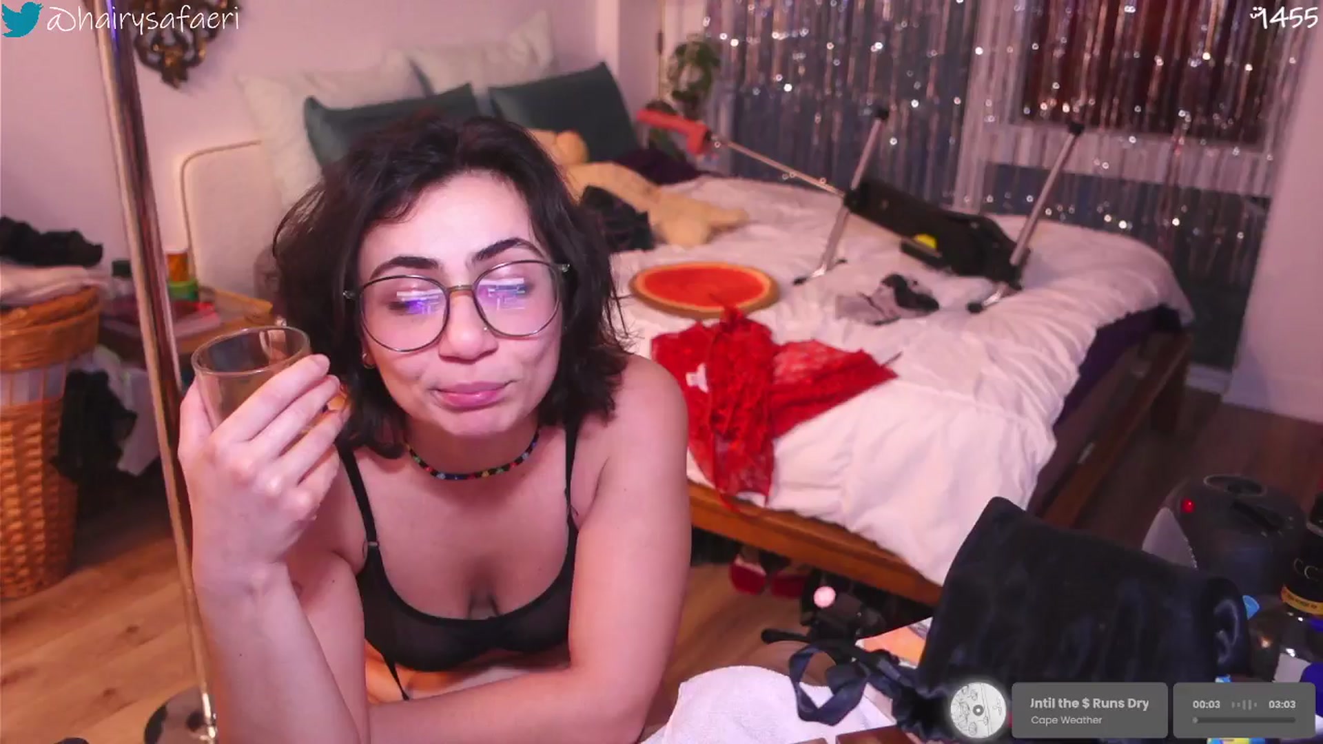 Gallery image thumbnail from HairySafaeri's myfreecams stream on, 12/17/2025, 22:28 image 15 of 20