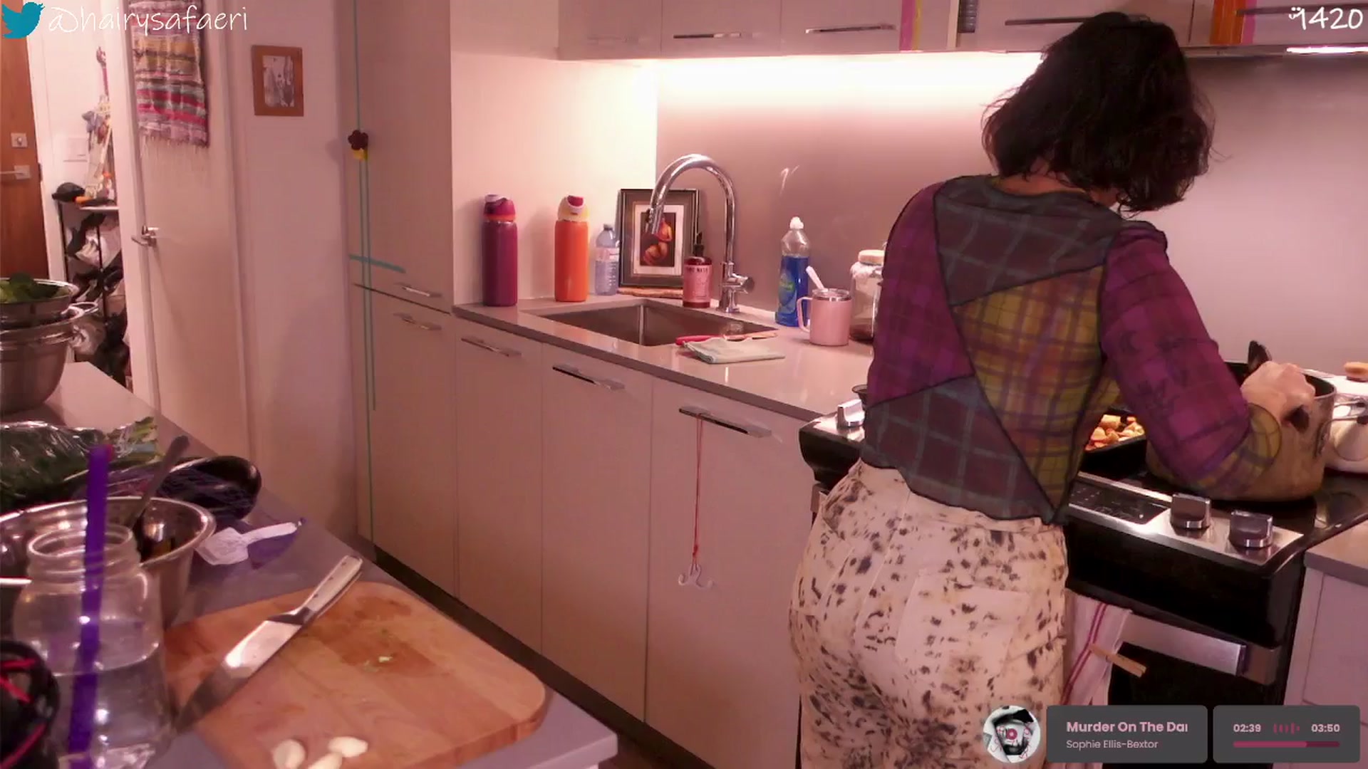 Gallery image thumbnail from HairySafaeri's myfreecams stream on, 12/18/2025, 20:59 image 14 of 20