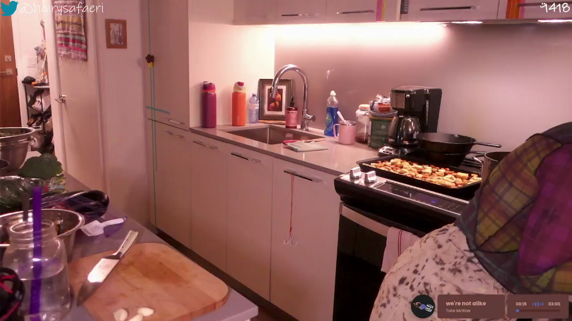Gallery image thumbnail from HairySafaeri's myfreecams stream on, 12/18/2025, 20:59 image 5 of 20