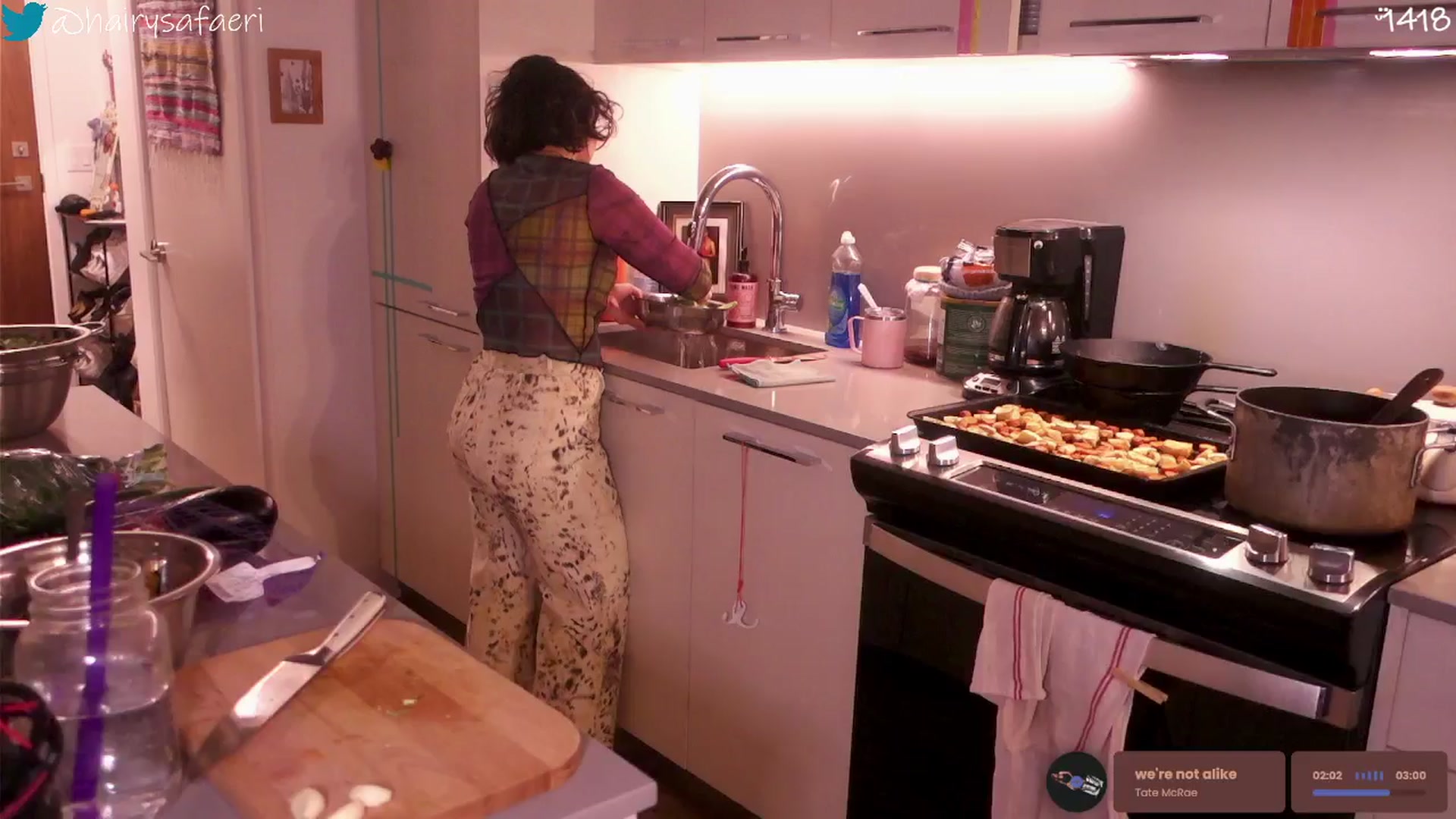 Gallery image thumbnail from HairySafaeri's myfreecams stream on, 12/18/2025, 20:59 image 8 of 20