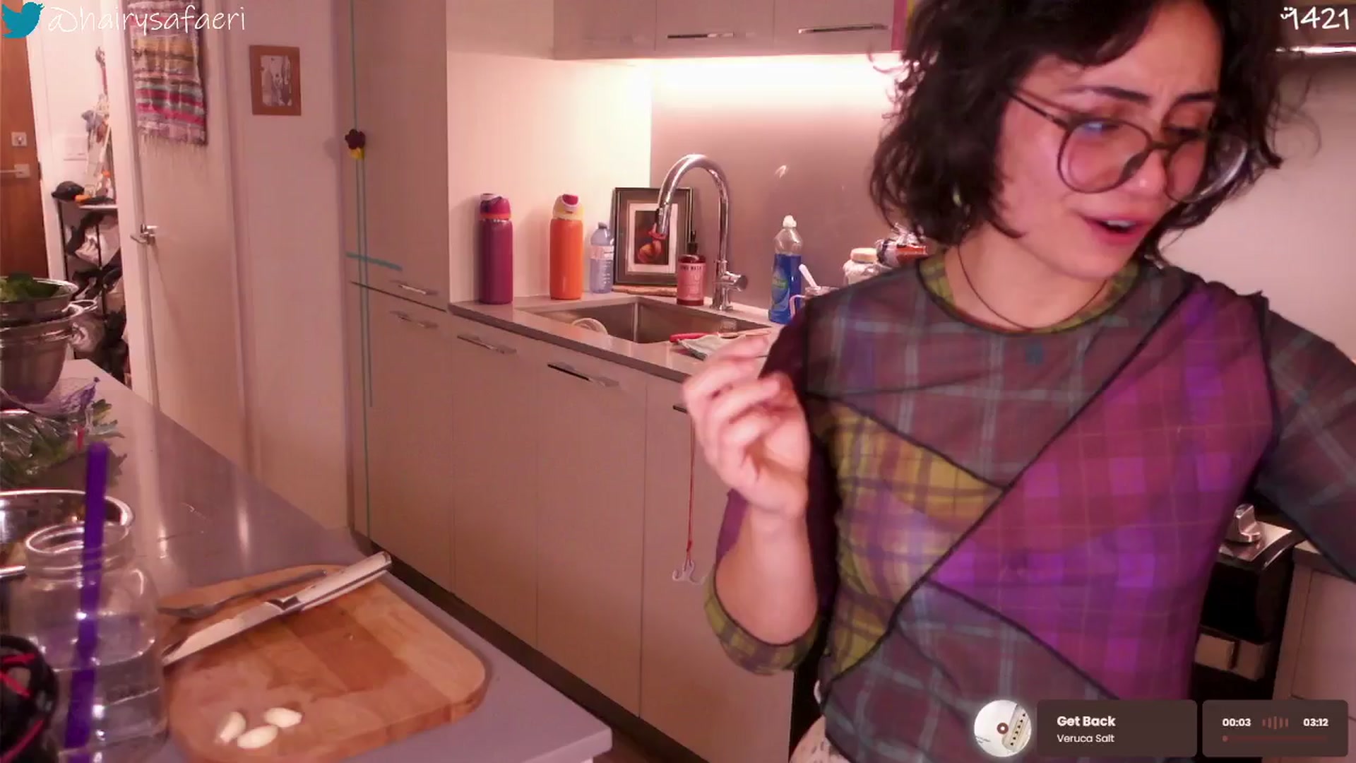 Gallery image thumbnail from HairySafaeri's myfreecams stream on, 12/18/2025, 21:52 image 4 of 20