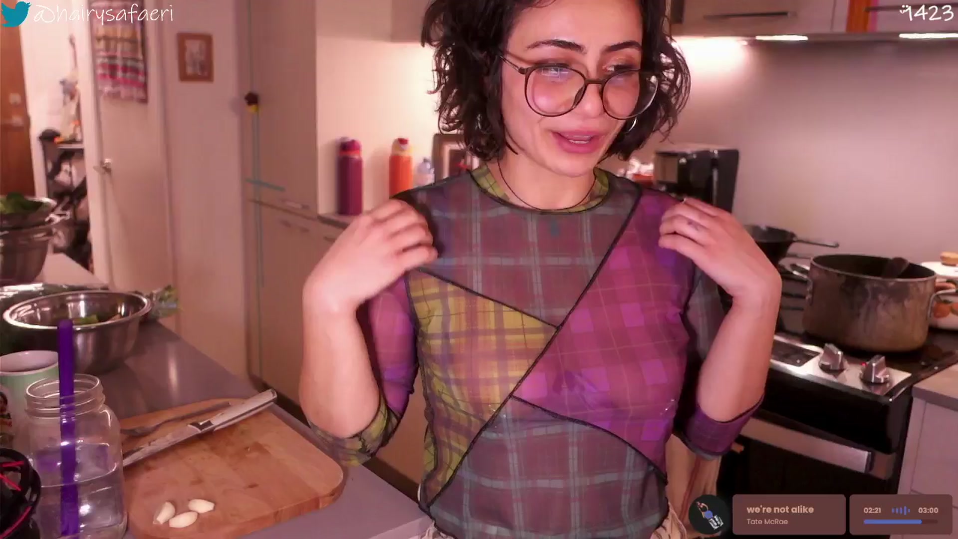 Gallery image thumbnail from HairySafaeri's myfreecams stream on, 12/18/2025, 21:52 image 17 of 20