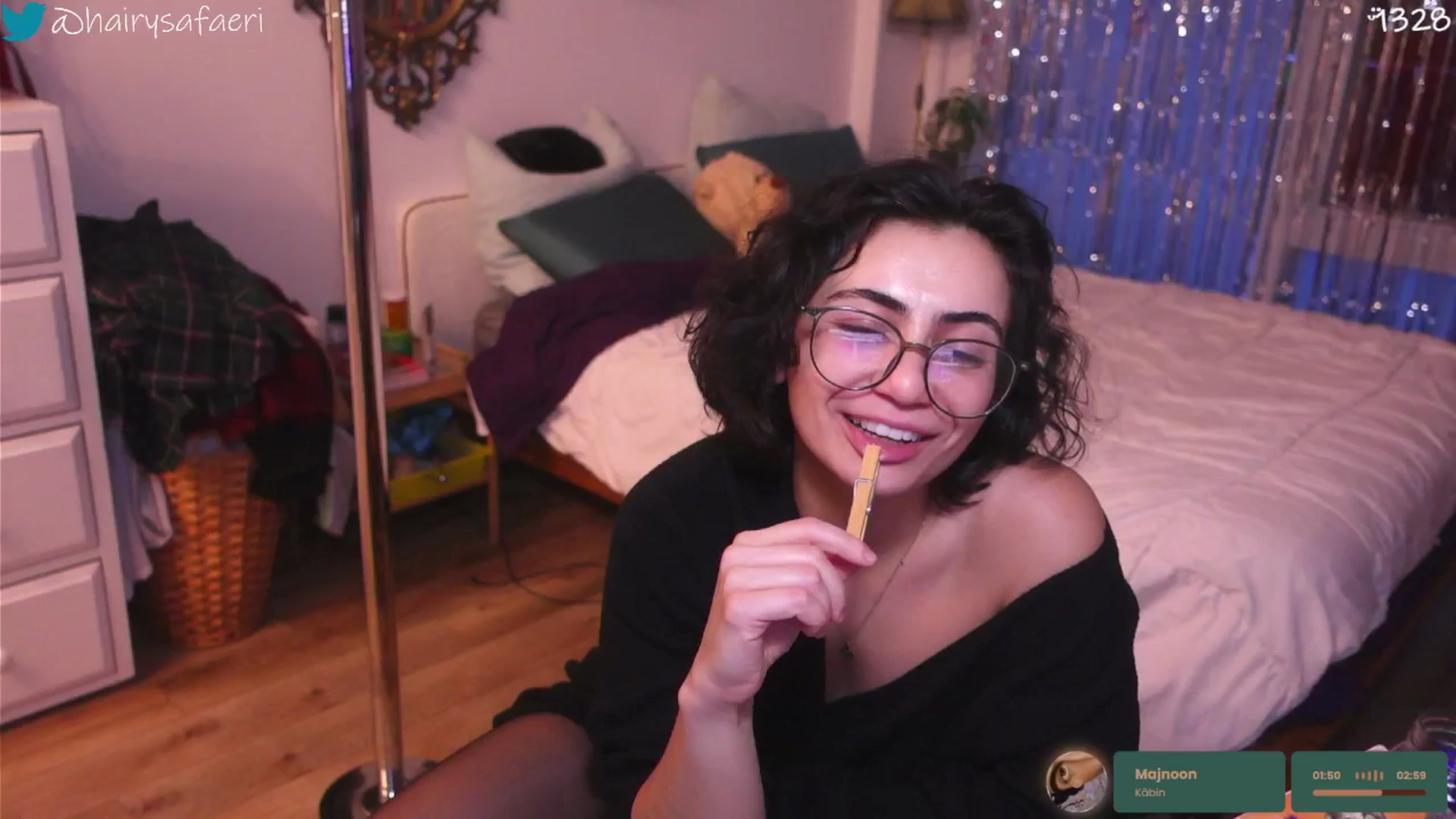 Gallery image thumbnail from HairySafaeri's myfreecams stream on, 12/19/2025, 21:38 image 15 of 20