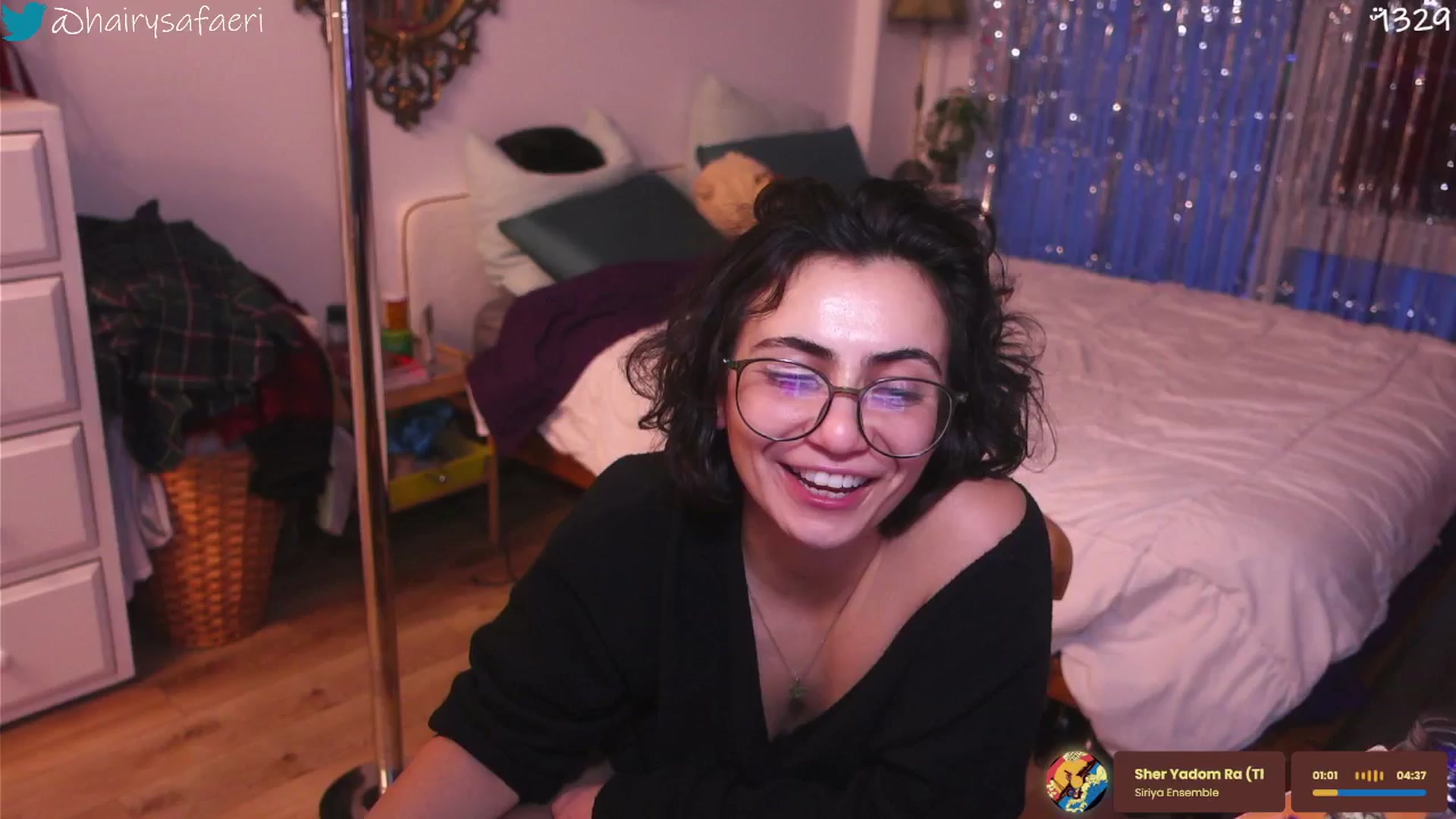 Gallery image thumbnail from HairySafaeri's myfreecams stream on, 12/19/2025, 21:38 image 19 of 20