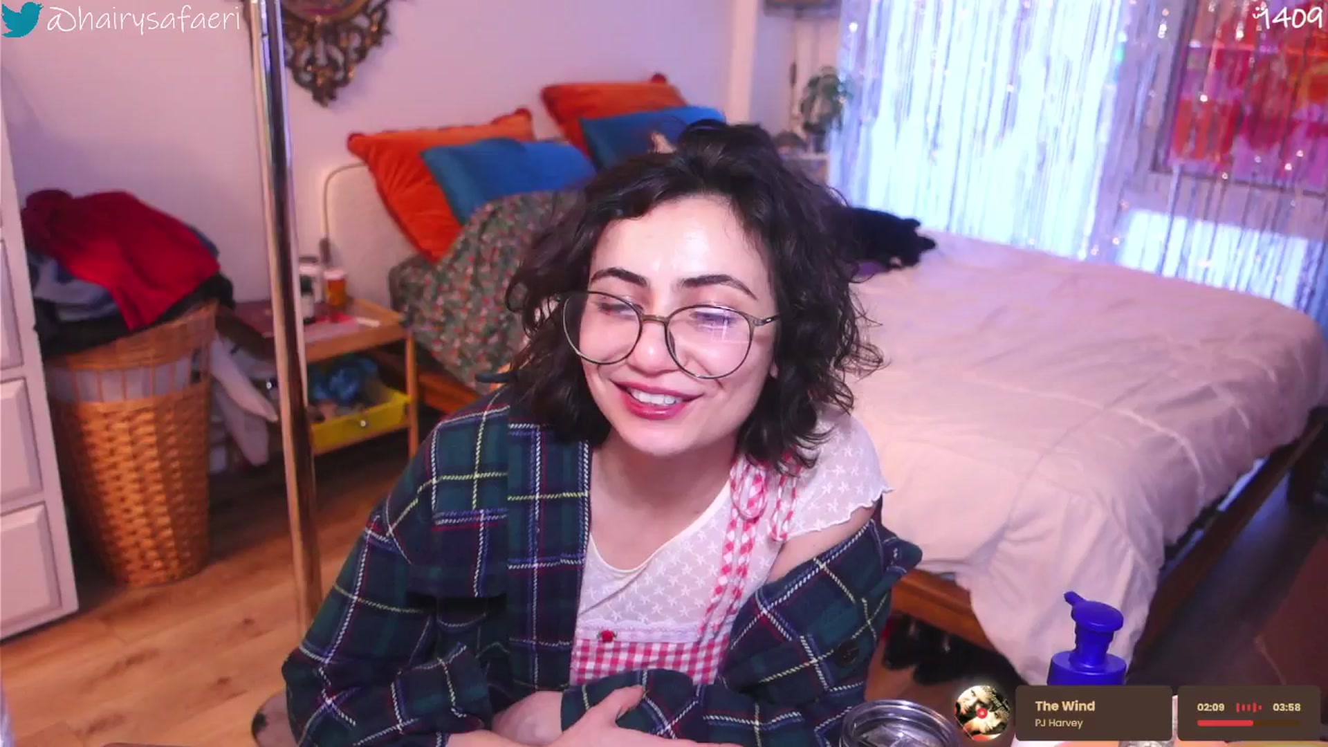 Gallery image thumbnail from HairySafaeri's myfreecams stream on, 12/30/2025, 21:36 image 14 of 20