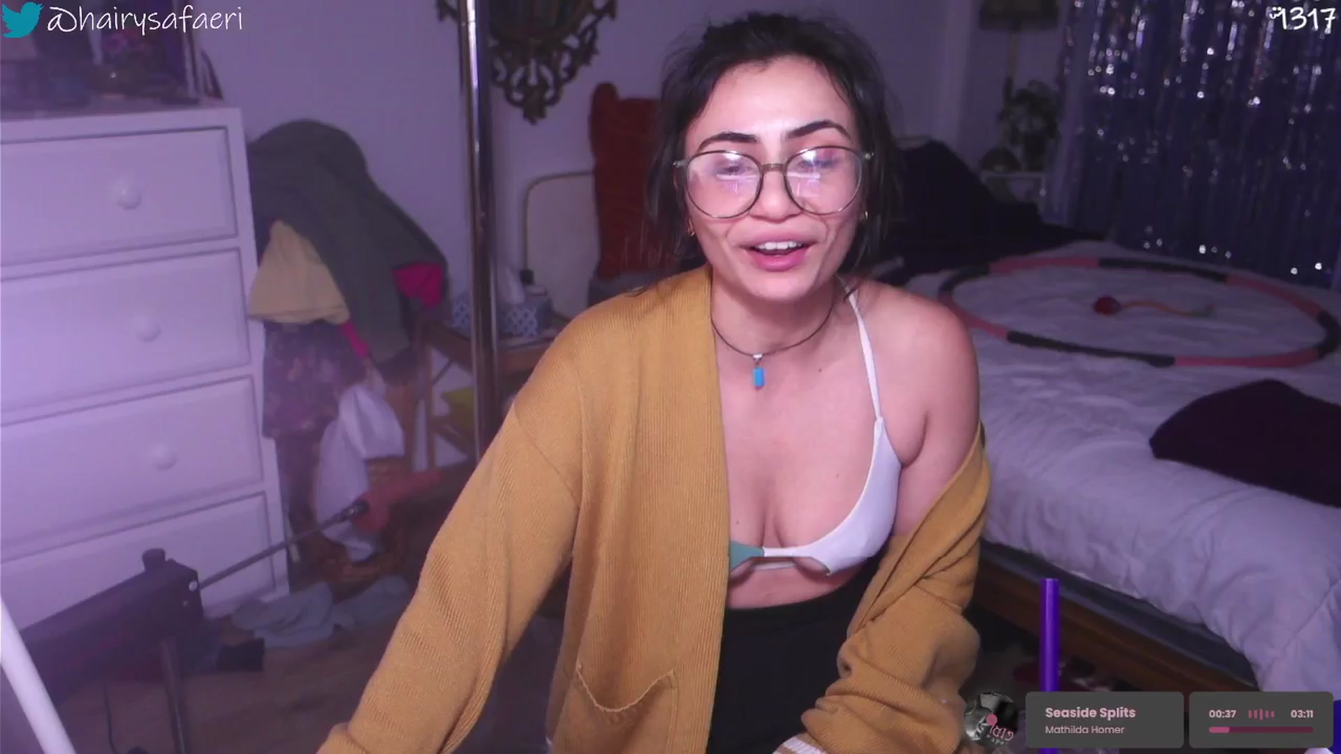 Gallery image thumbnail from HairySafaeri's myfreecams stream on, 01/23/2026, 24:32 image 12 of 20
