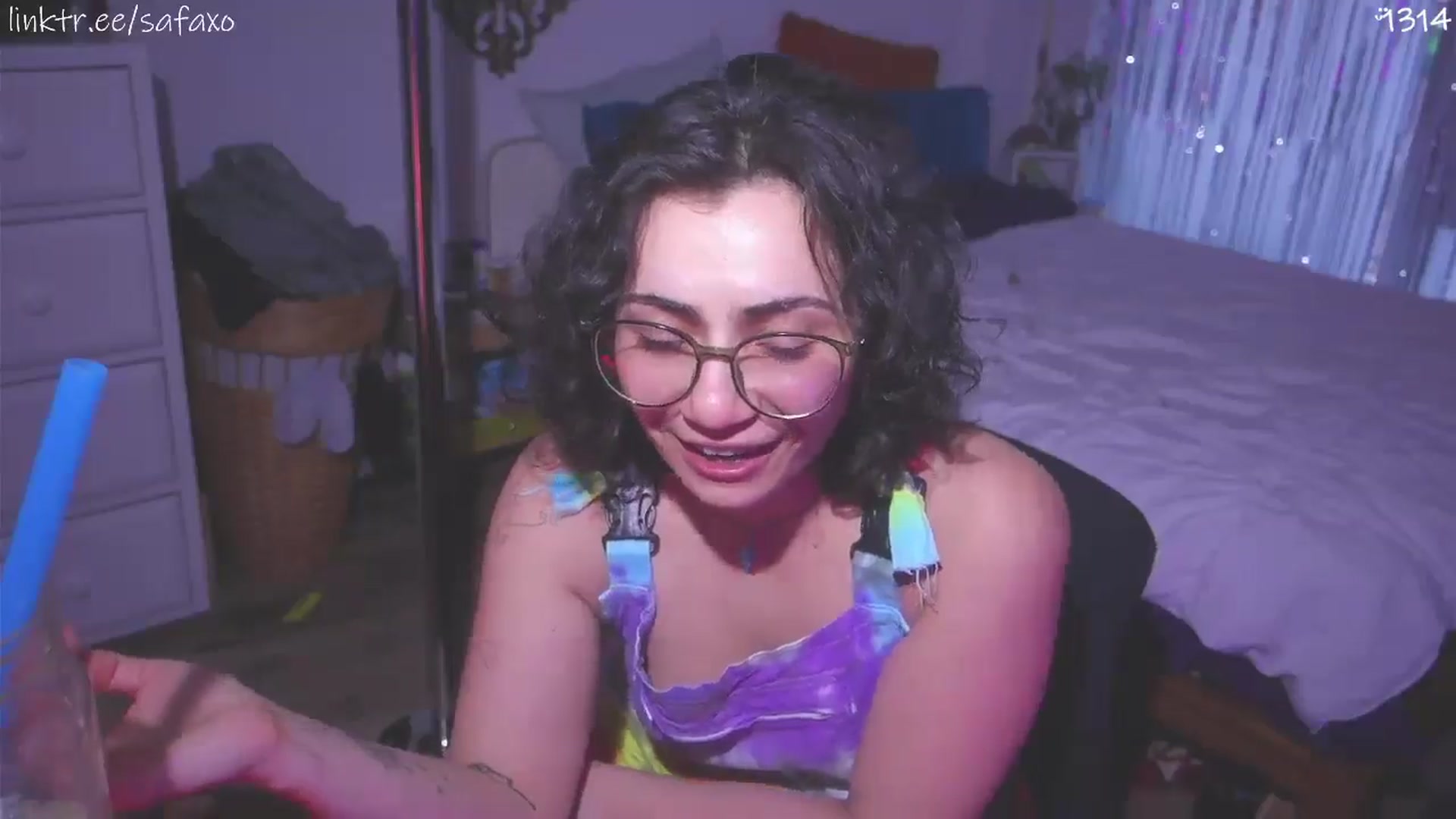 Gallery image thumbnail from HairySafaeri's myfreecams stream on, 03/10/2026, 22:15 image 6 of 20