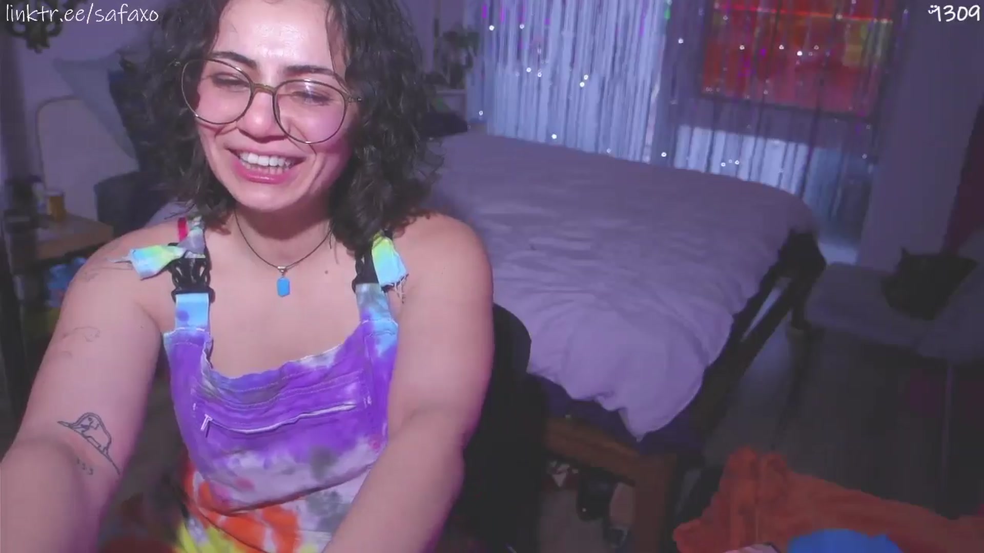 Gallery image thumbnail from HairySafaeri's myfreecams stream on, 03/10/2026, 22:15 image 8 of 20