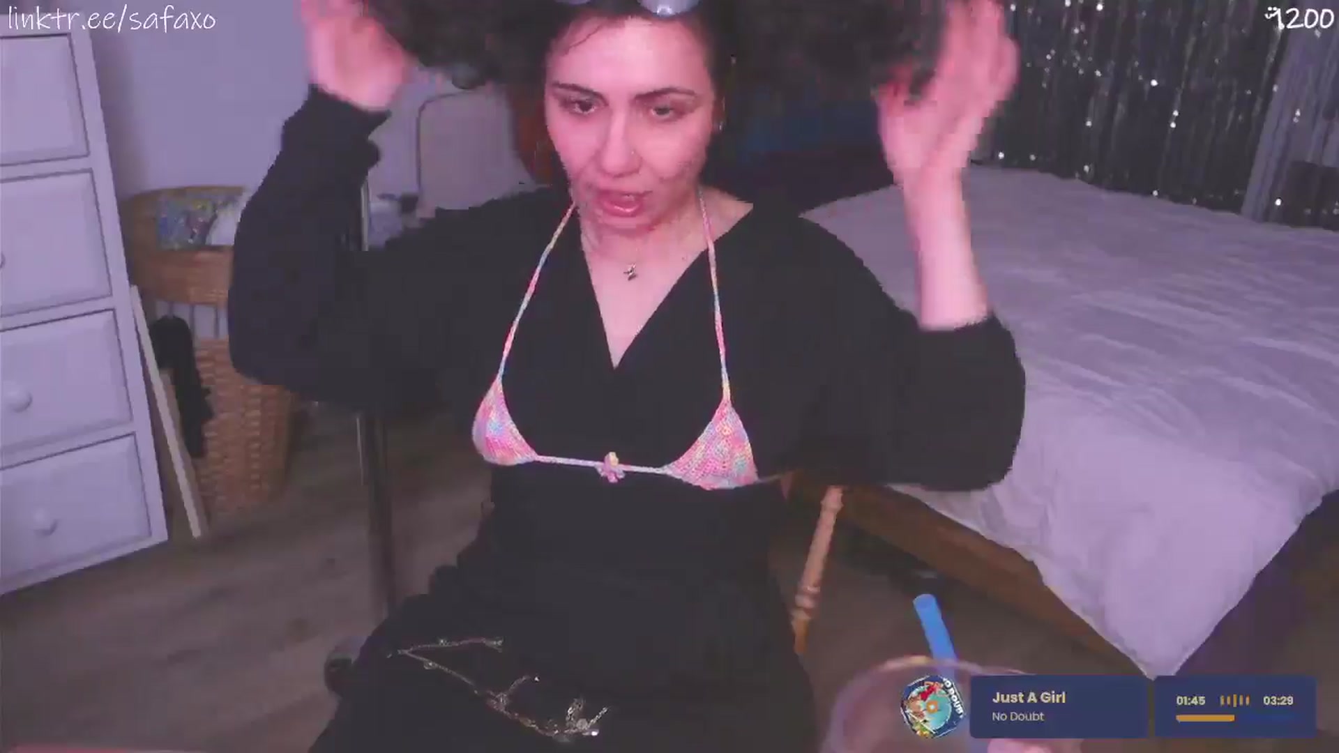 Gallery image thumbnail from HairySafaeri's myfreecams stream on, 04/09/2026, 02:28 image 9 of 20
