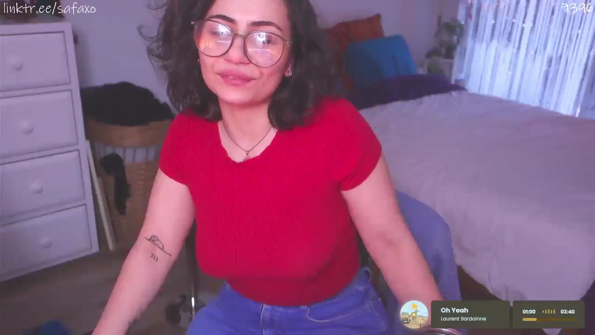 Gallery image thumbnail from HairySafaeri's myfreecams stream on, 04/10/2026, 22:33 image 5 of 20