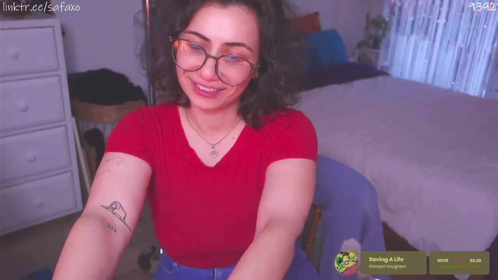 Gallery image thumbnail from HairySafaeri's myfreecams stream on, 04/10/2026, 22:33 image 8 of 20