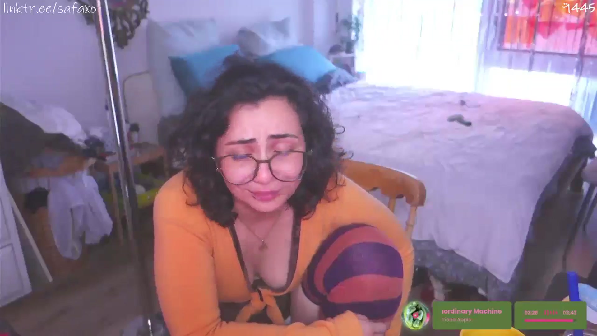 Gallery image thumbnail from HairySafaeri's myfreecams stream on, 04/29/2026, 19:50 image 19 of 20
