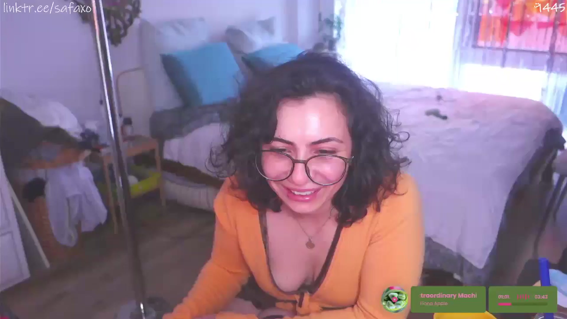 Gallery image thumbnail from HairySafaeri's myfreecams stream on, 04/29/2026, 19:50 image 18 of 20