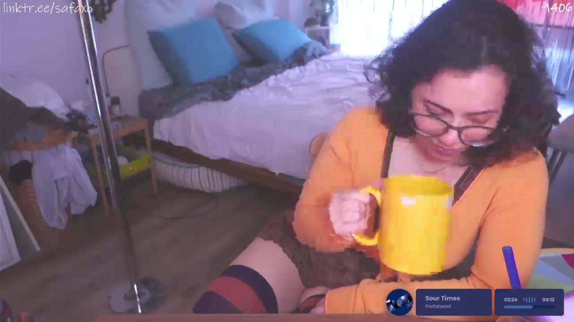 Gallery image thumbnail from HairySafaeri's myfreecams stream on, 04/29/2026, 22:09 image 10 of 20