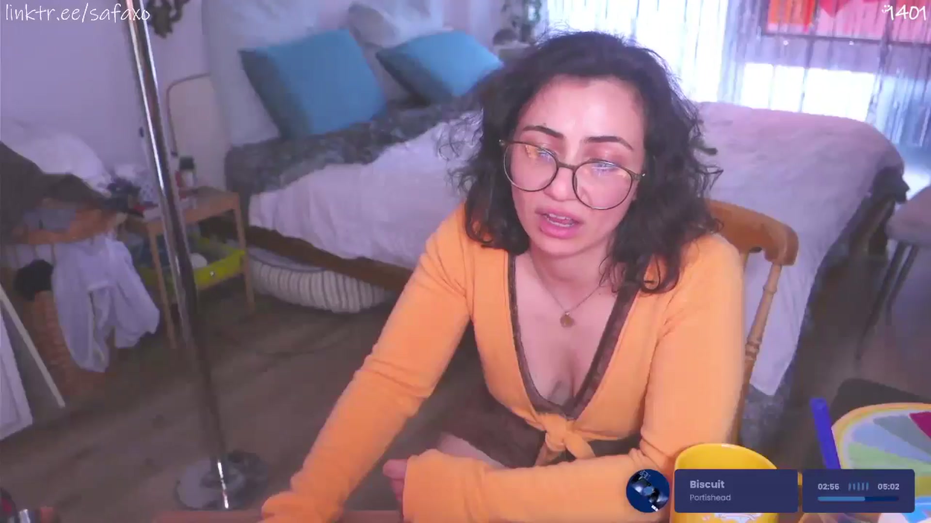 Gallery image thumbnail from HairySafaeri's myfreecams stream on, 04/29/2026, 22:09 image 15 of 20