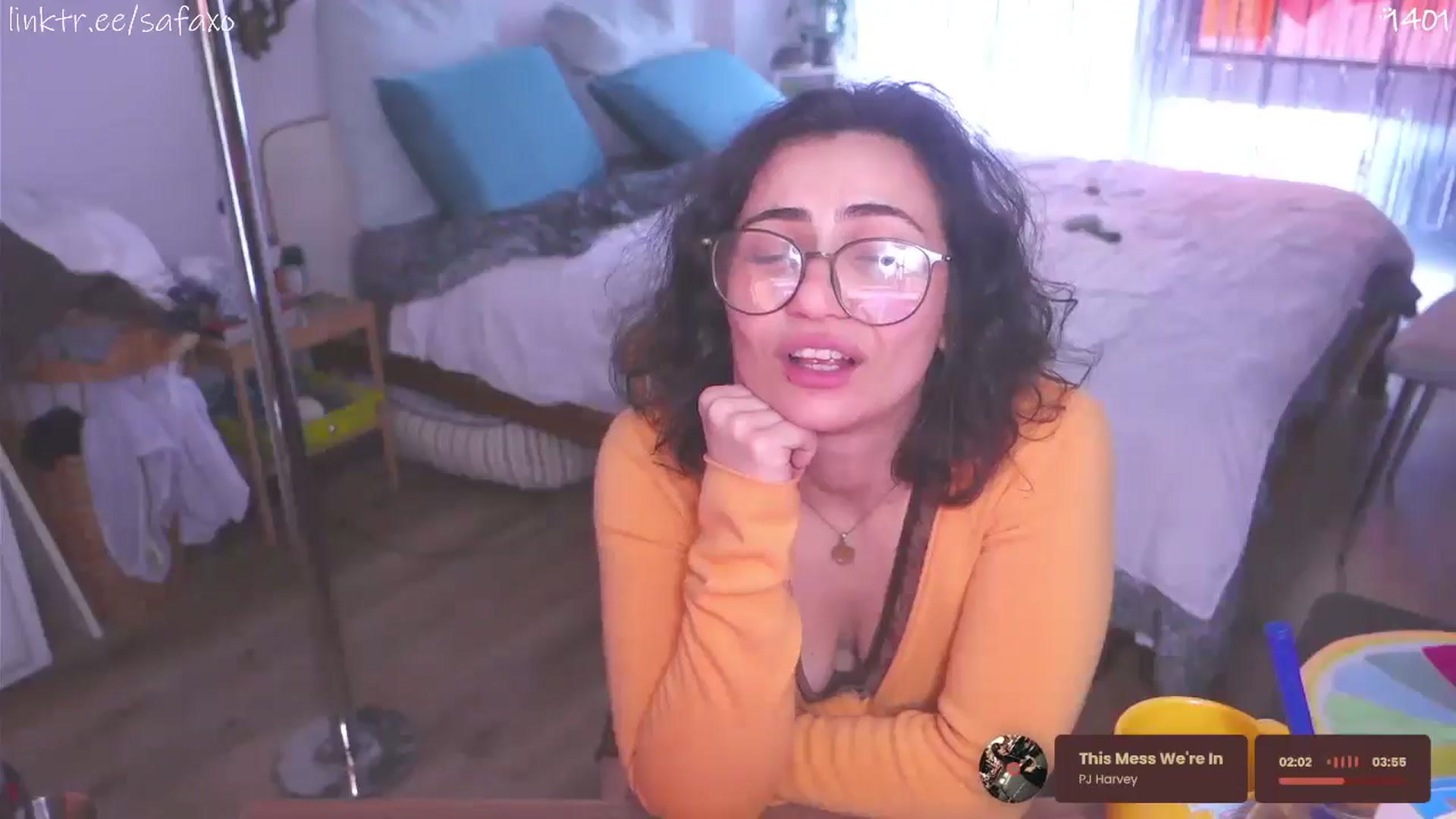 Gallery image thumbnail from HairySafaeri's myfreecams stream on, 04/29/2026, 22:09 image 18 of 20