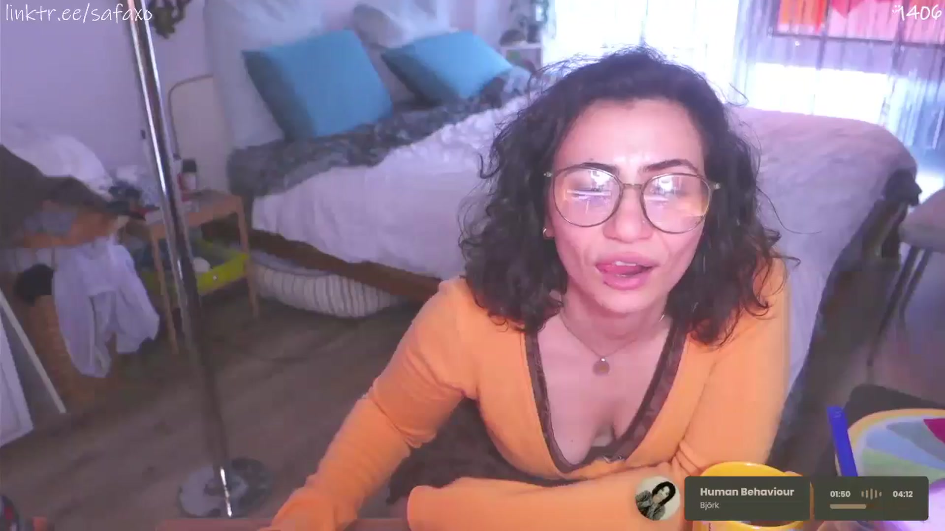 Gallery image thumbnail from HairySafaeri's myfreecams stream on, 04/29/2026, 22:09 image 9 of 20