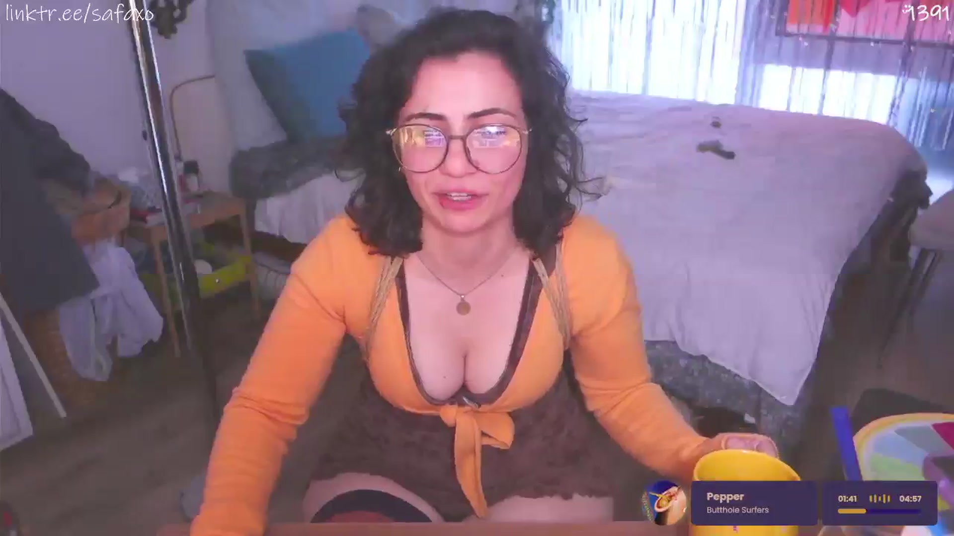 Gallery image thumbnail from HairySafaeri's myfreecams stream on, 04/29/2026, 22:41 image 4 of 20