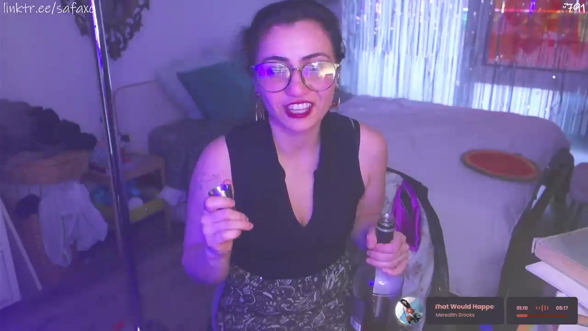 Gallery image thumbnail from HairySafaeri's myfreecams stream on, 05/02/2026, 24:59 image 4 of 20