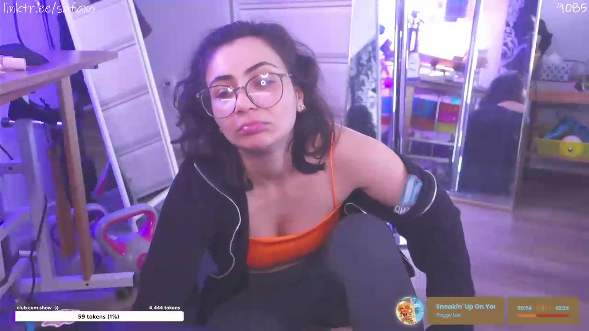 Gallery image thumbnail from HairySafaeri's myfreecams stream on, 05/13/2026, 19:09 image 13 of 20