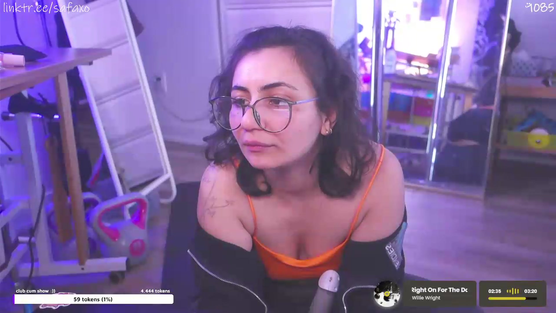 Gallery image thumbnail from HairySafaeri's myfreecams stream on, 05/13/2026, 19:09 image 15 of 20