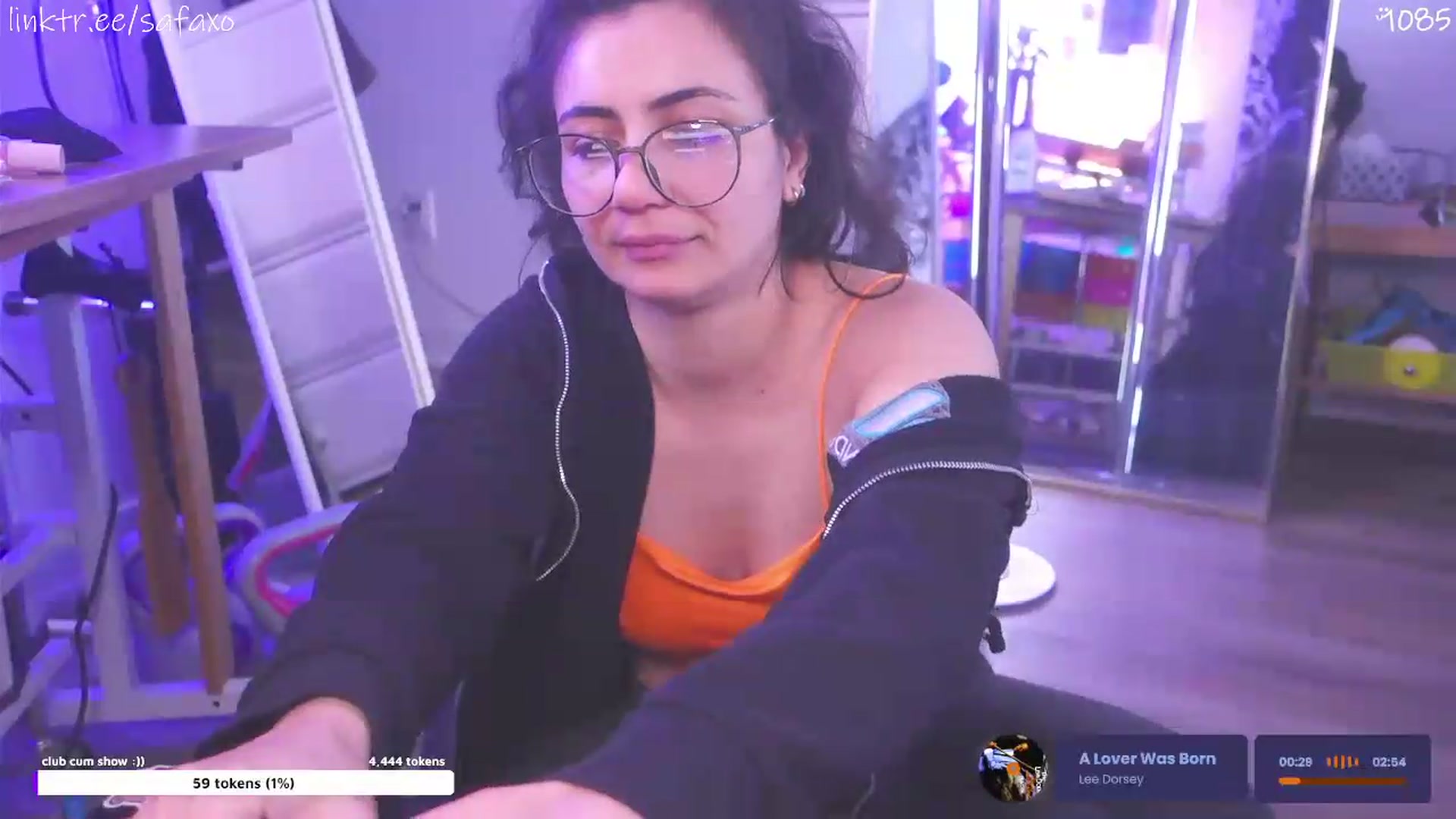 Gallery image thumbnail from HairySafaeri's myfreecams stream on, 05/13/2026, 19:09 image 14 of 20