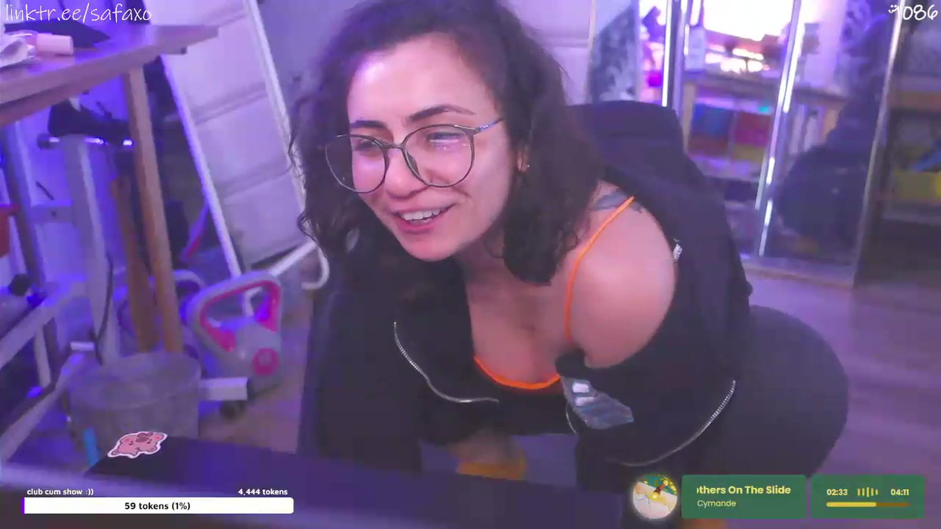 Gallery image thumbnail from HairySafaeri's myfreecams stream on, 05/13/2026, 19:09 image 19 of 20