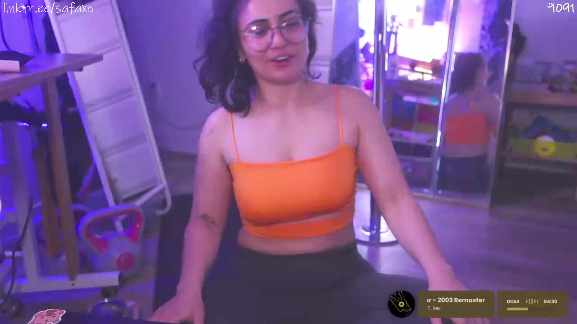 Gallery image thumbnail from HairySafaeri's myfreecams stream on, 05/13/2026, 21:55 image 17 of 20