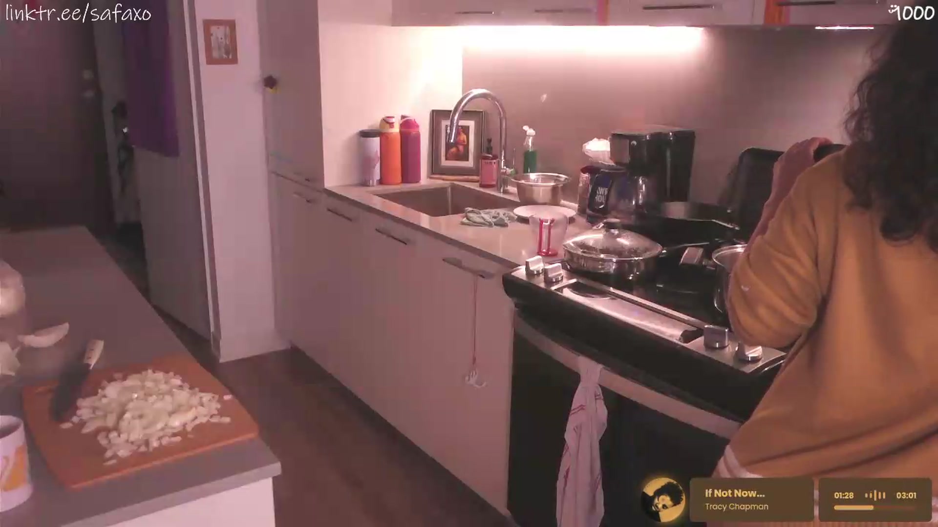 Gallery image thumbnail from HairySafaeri's myfreecams stream on, 06/20/2026, 24:03 image 5 of 20