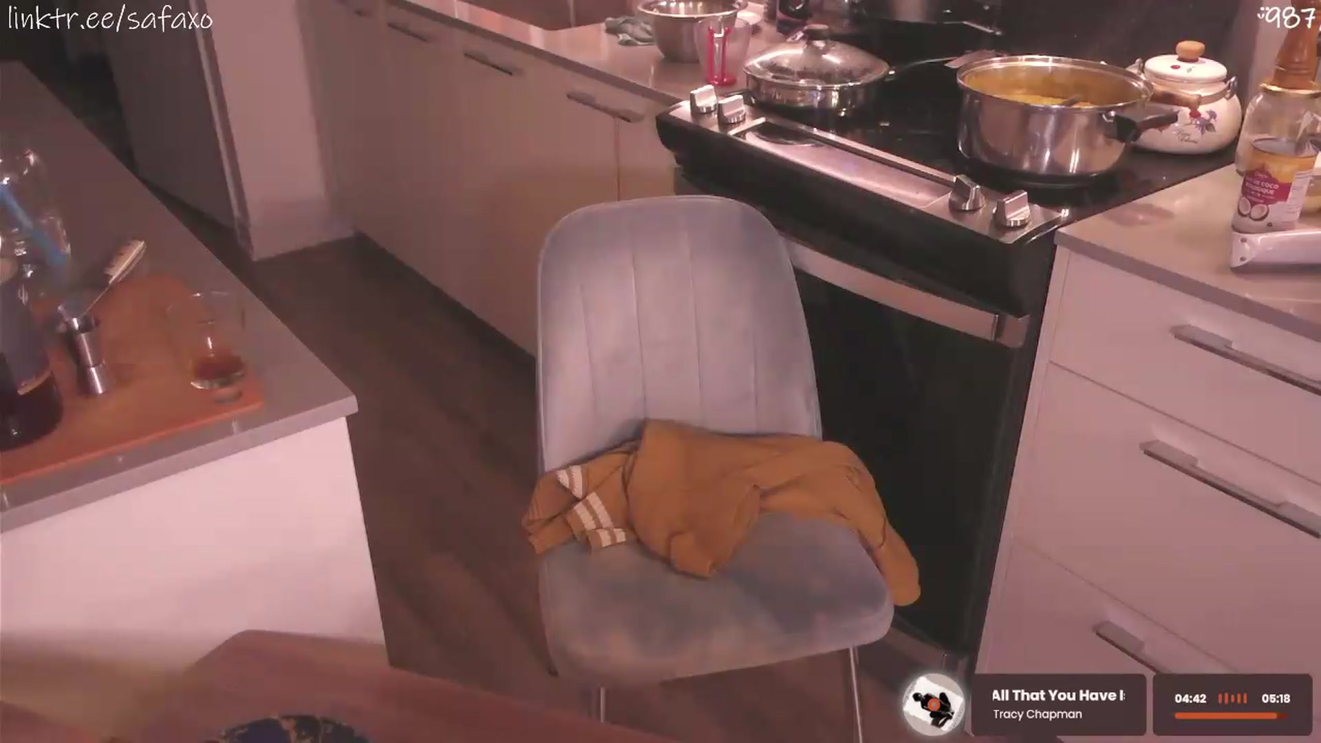 Gallery image thumbnail from HairySafaeri's myfreecams stream on, 06/20/2026, 24:03 image 17 of 20