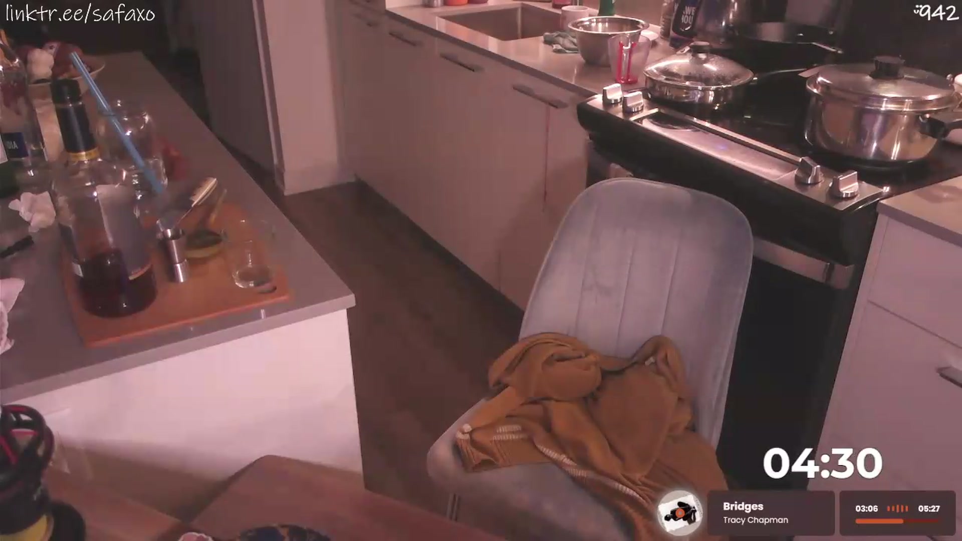 Gallery image thumbnail from HairySafaeri's myfreecams stream on, 06/20/2026, 02:31 image 10 of 20