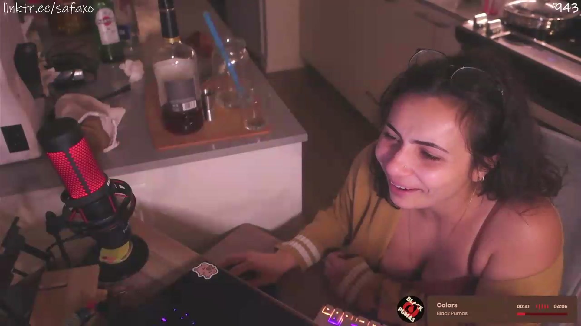 Gallery image thumbnail from HairySafaeri's myfreecams stream on, 06/20/2026, 02:31 image 20 of 20