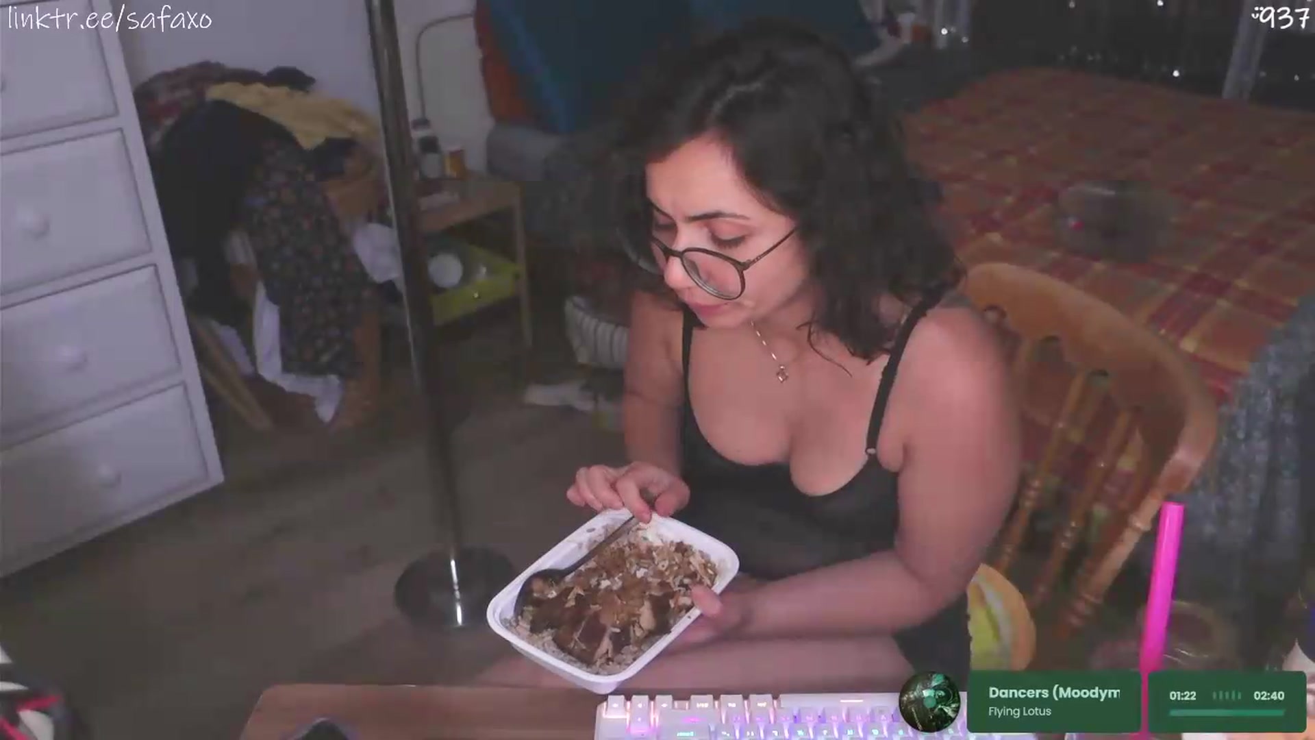 Gallery image thumbnail from HairySafaeri's myfreecams stream on, 06/26/2026, 01:52 image 20 of 20