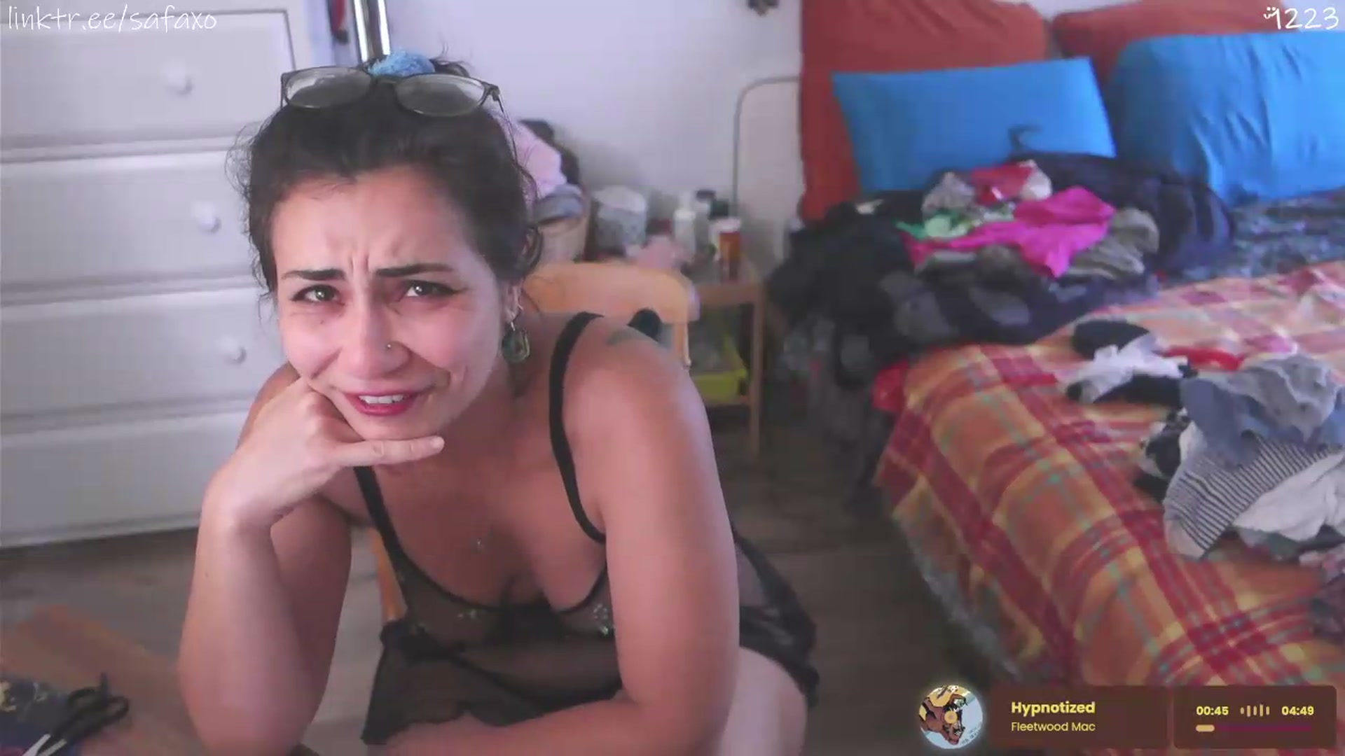 Gallery image thumbnail from HairySafaeri's myfreecams stream on, 07/10/2026, 21:03 image 19 of 20