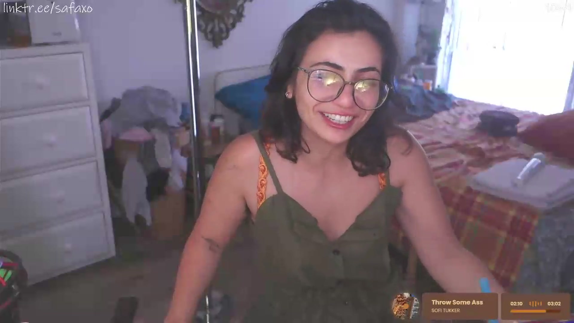 Gallery image thumbnail from HairySafaeri's myfreecams stream on, 07/14/2026, 21:59 image 6 of 20
